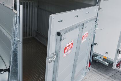 Auffahrrampe dreh- und klappbar mit Hebehilfe statt Türen