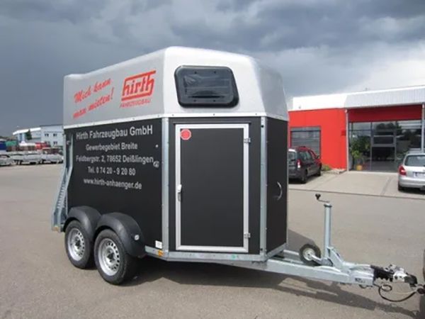 Pferdeanhaenger für zwei Pferde von HIRTH