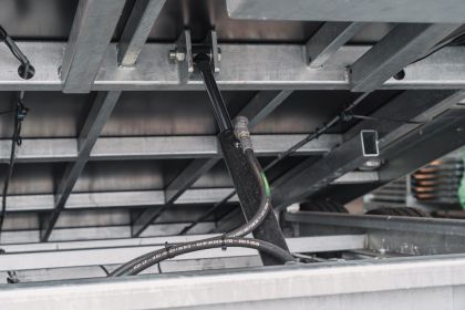 Kippbar durch doppelwirkende Hydraulik
