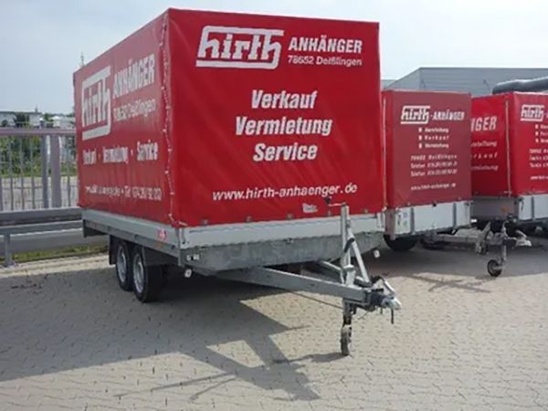 Tandem Hochlader Anhänger mit Planenaufbau von HIRTH