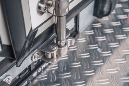 Außenliegender Drehstangenverschluss